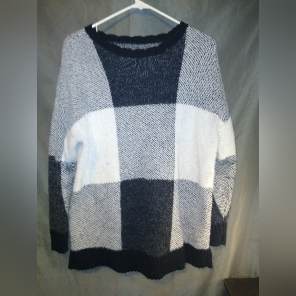 Elle black white gray buffalo check plaid sweater